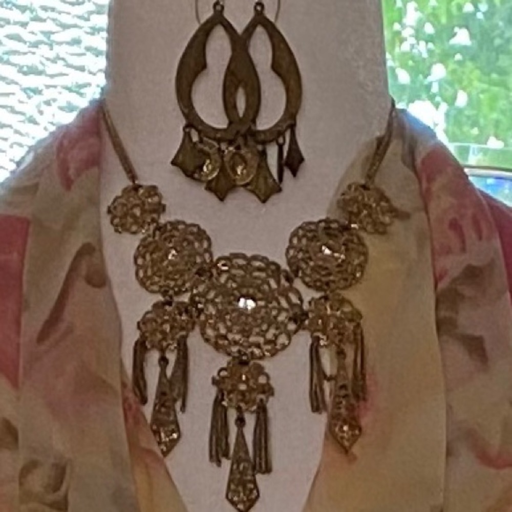 Jewelry, necklace and earrings